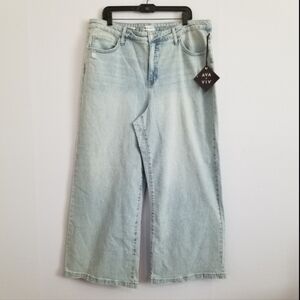 NWT Ava & Viv Light Wash Wide Leg Jeans Size 18